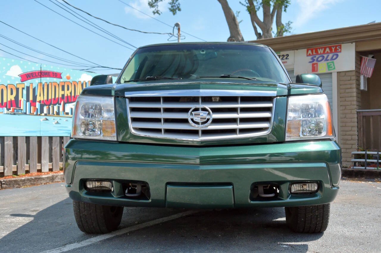 Used 2002 Cadillac Escalade AWD image 3