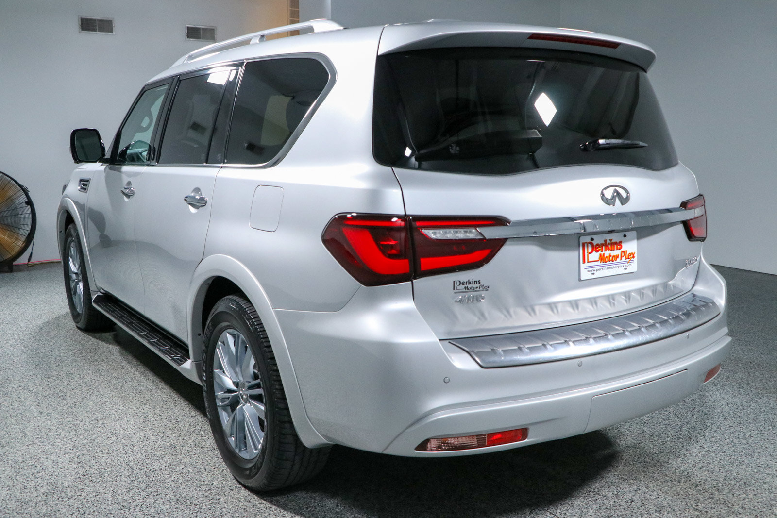 Used 2023 INFINITI QX80 Luxe w/ Cargo Package AWD/4WD image 9