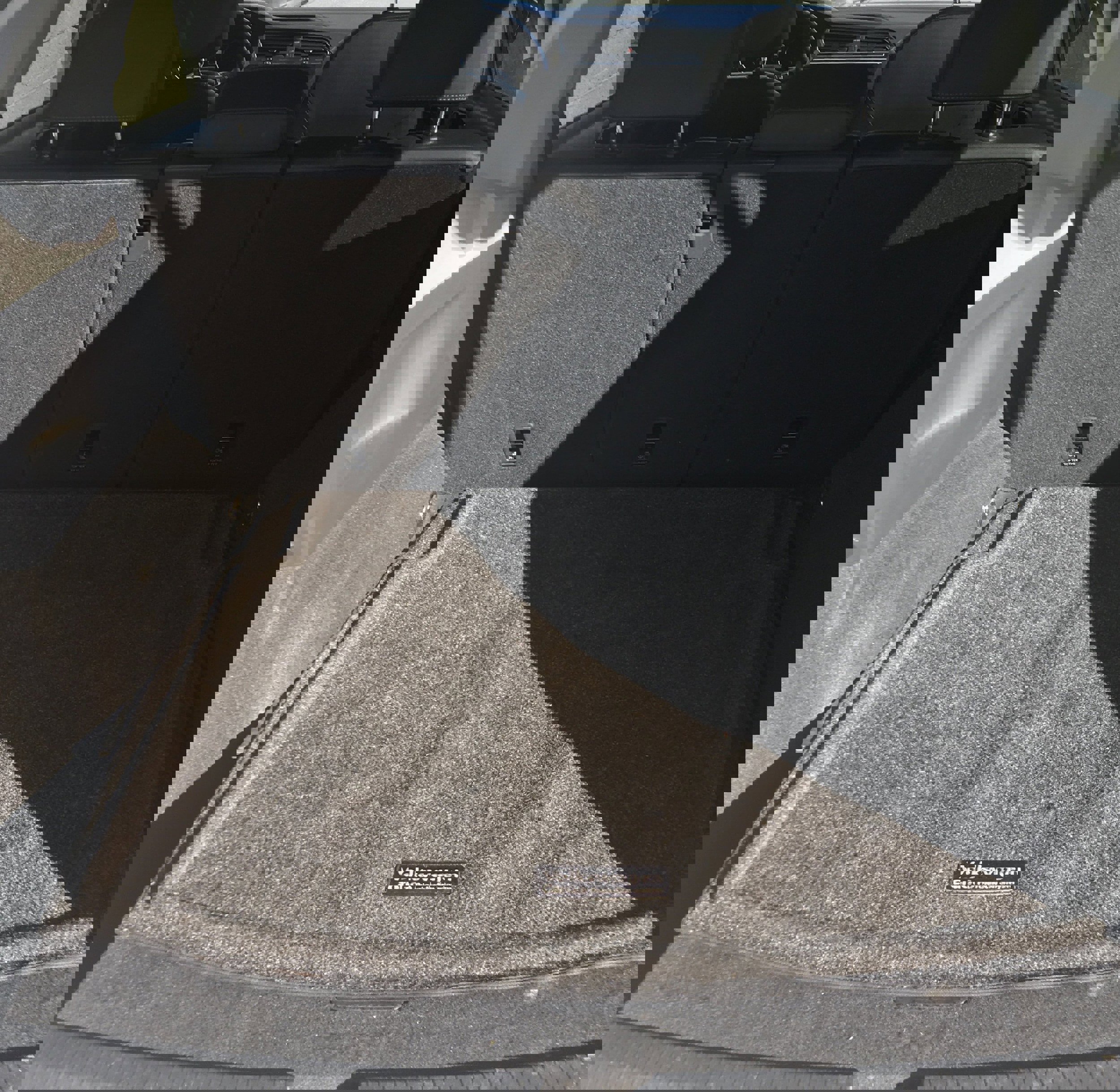 Used 2020 Volkswagen Tiguan SE w/ Panoramic Sunroof Package image 5