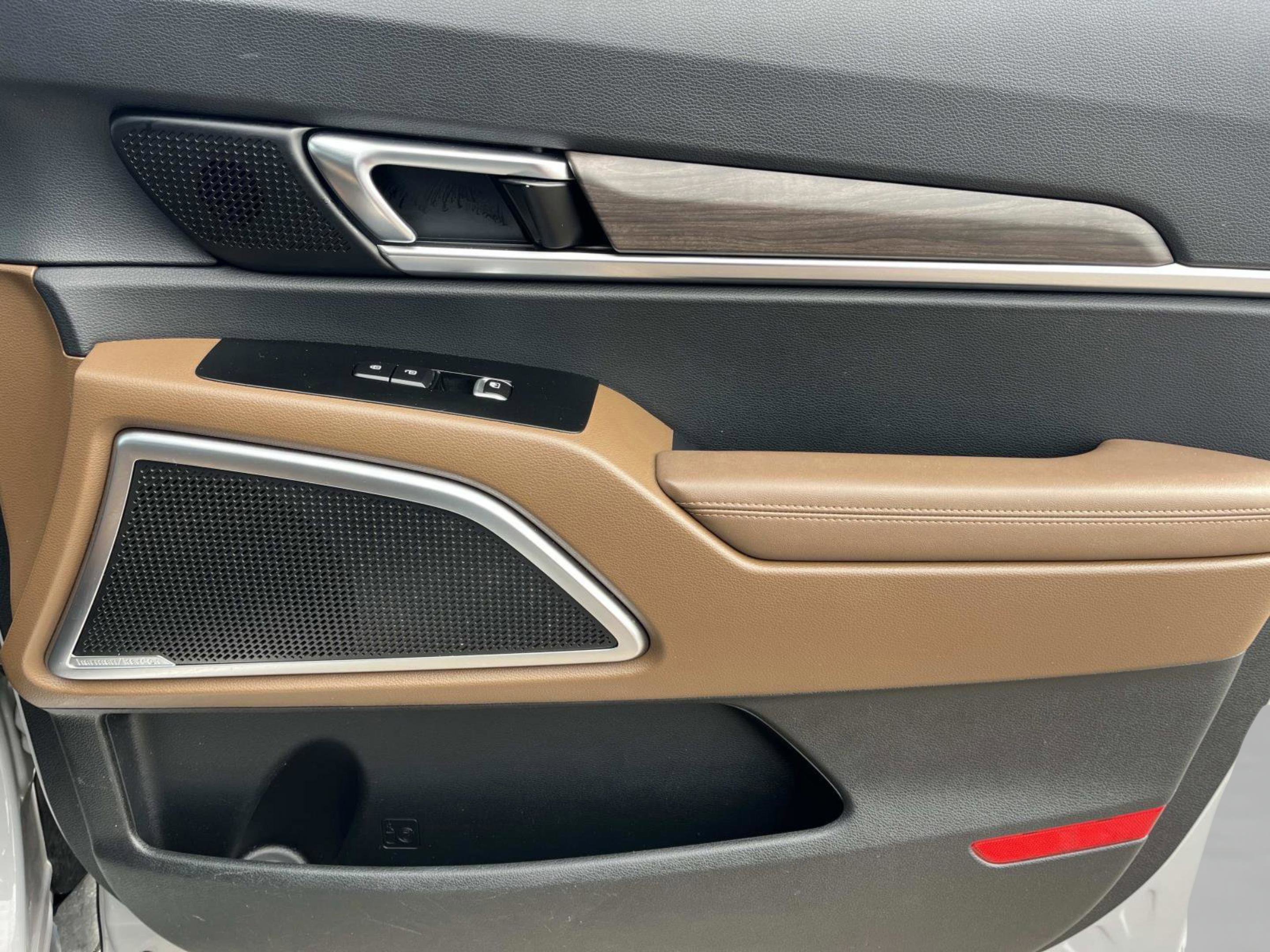 Used 2022 Kia Telluride SX w/ SX Prestige Package image 29