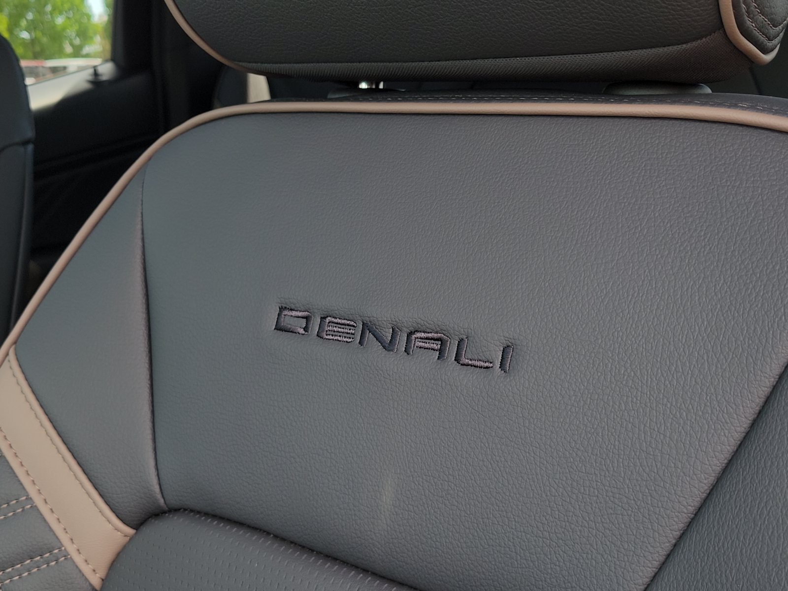 New 2026 GMC Canyon Denali AWD/4WD image 11