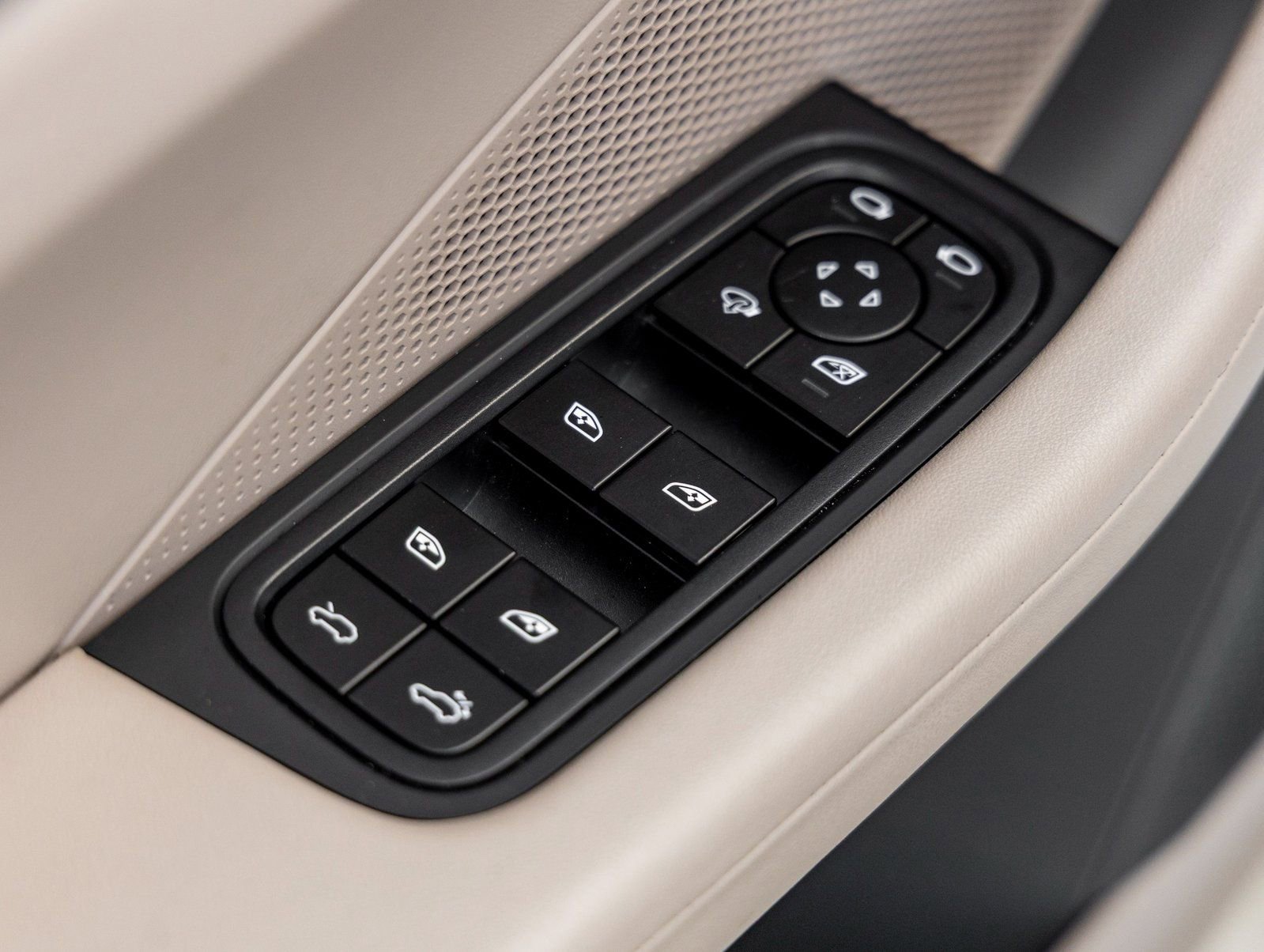 Certified 2025 Porsche Macan 4S Electric image 22