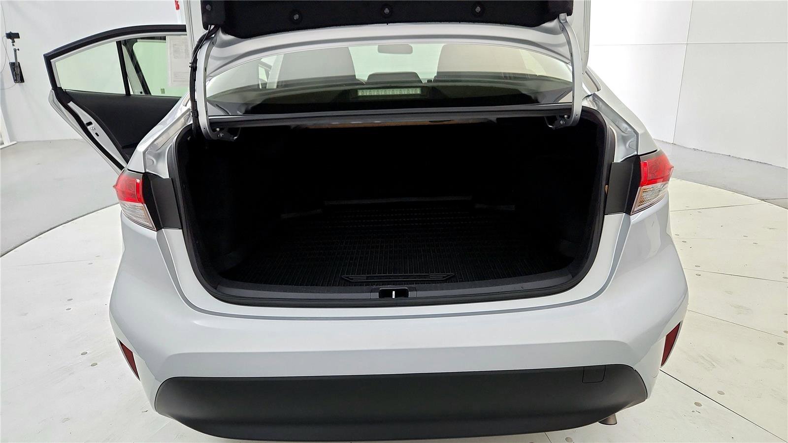 Used 2024 Toyota Corolla LE image 20