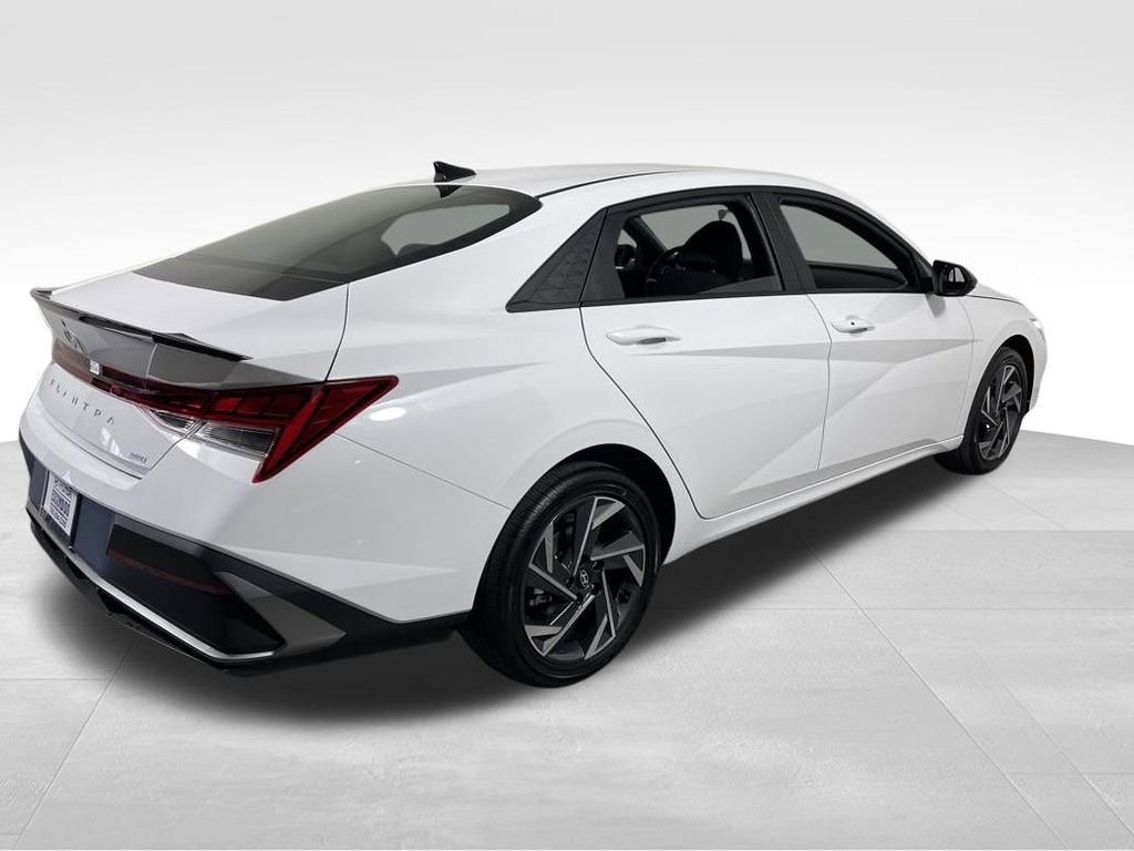 New 2025 Hyundai Elantra SEL image 5