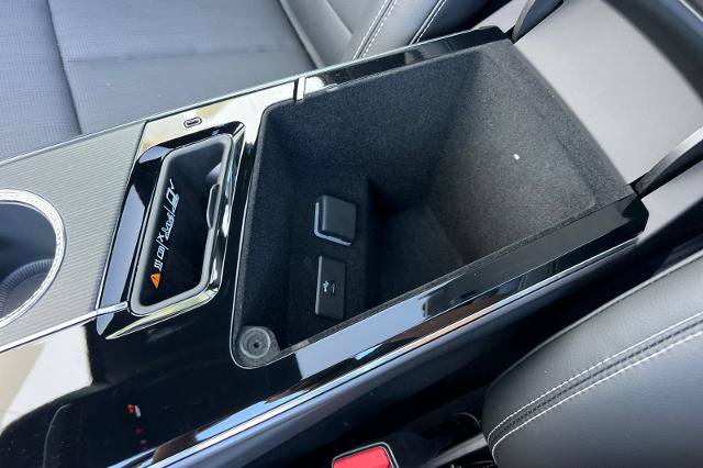 New 2026 Cadillac Lyriq Sport w/ LPO, Floor Liner Package AWD/4WD image 29