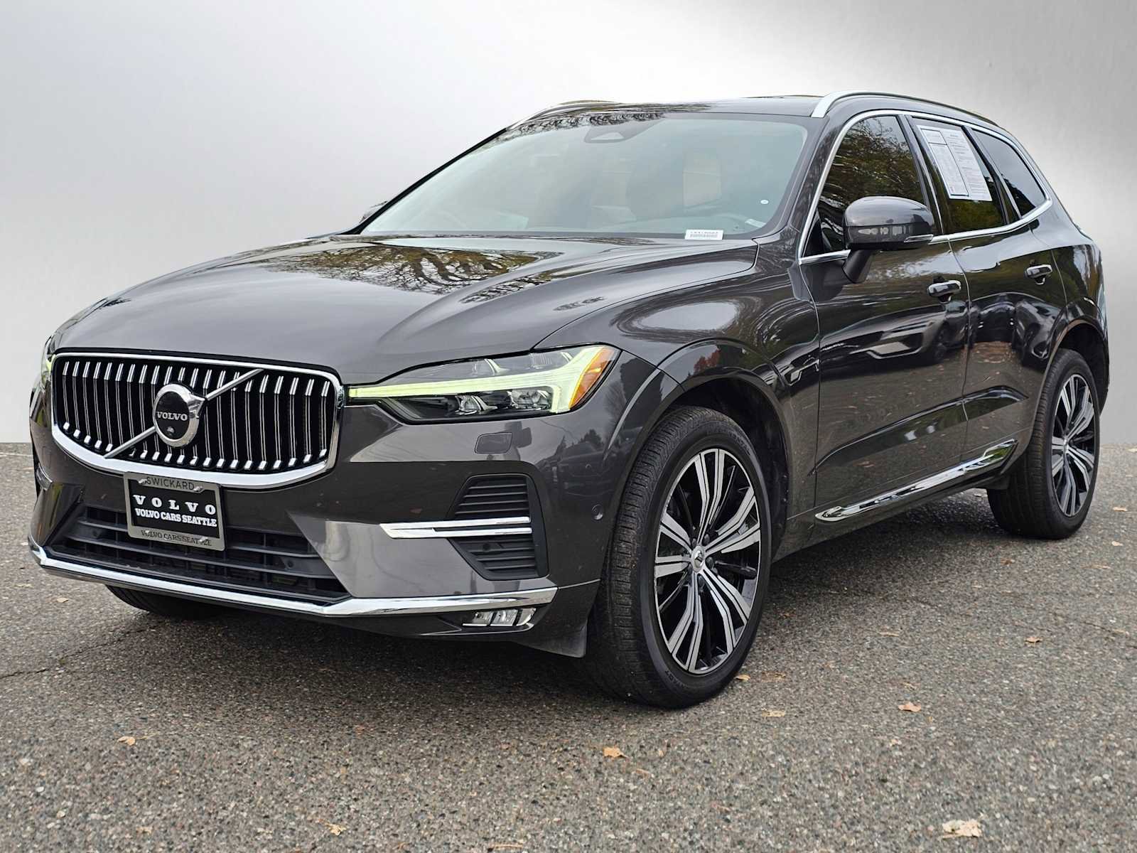 Certified 2023 Volvo XC60 B5 Plus w/ Climate Package image 3