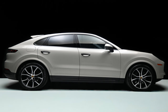 Used 2021 Porsche Cayenne S image 2