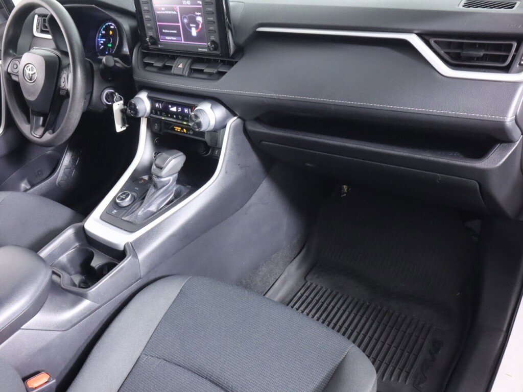 Used 2021 Toyota RAV4 LE image 33