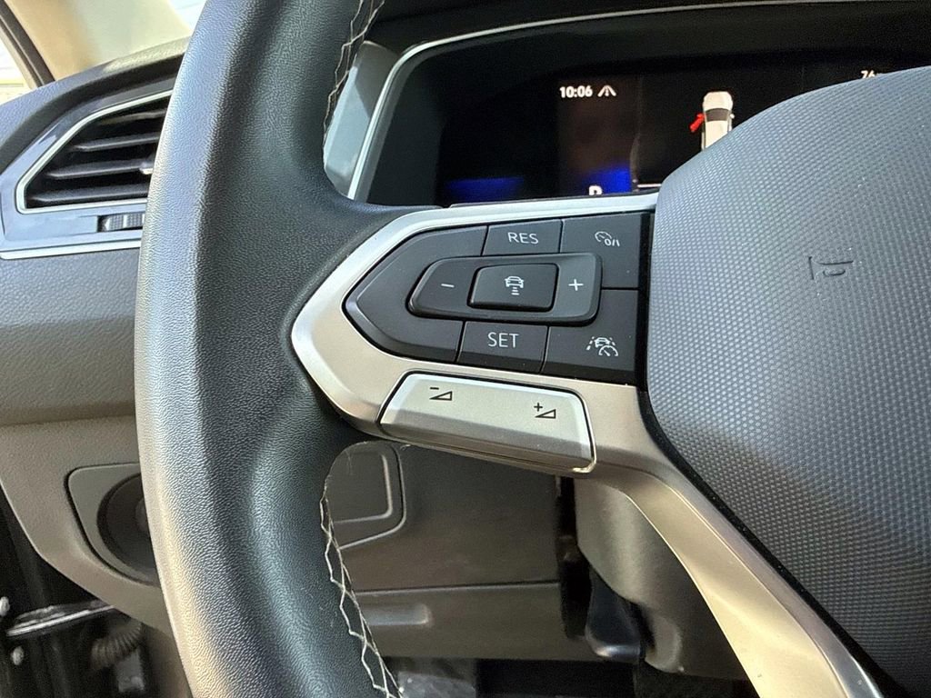 Used 2022 Volkswagen Tiguan SE AWD/4WD image 23