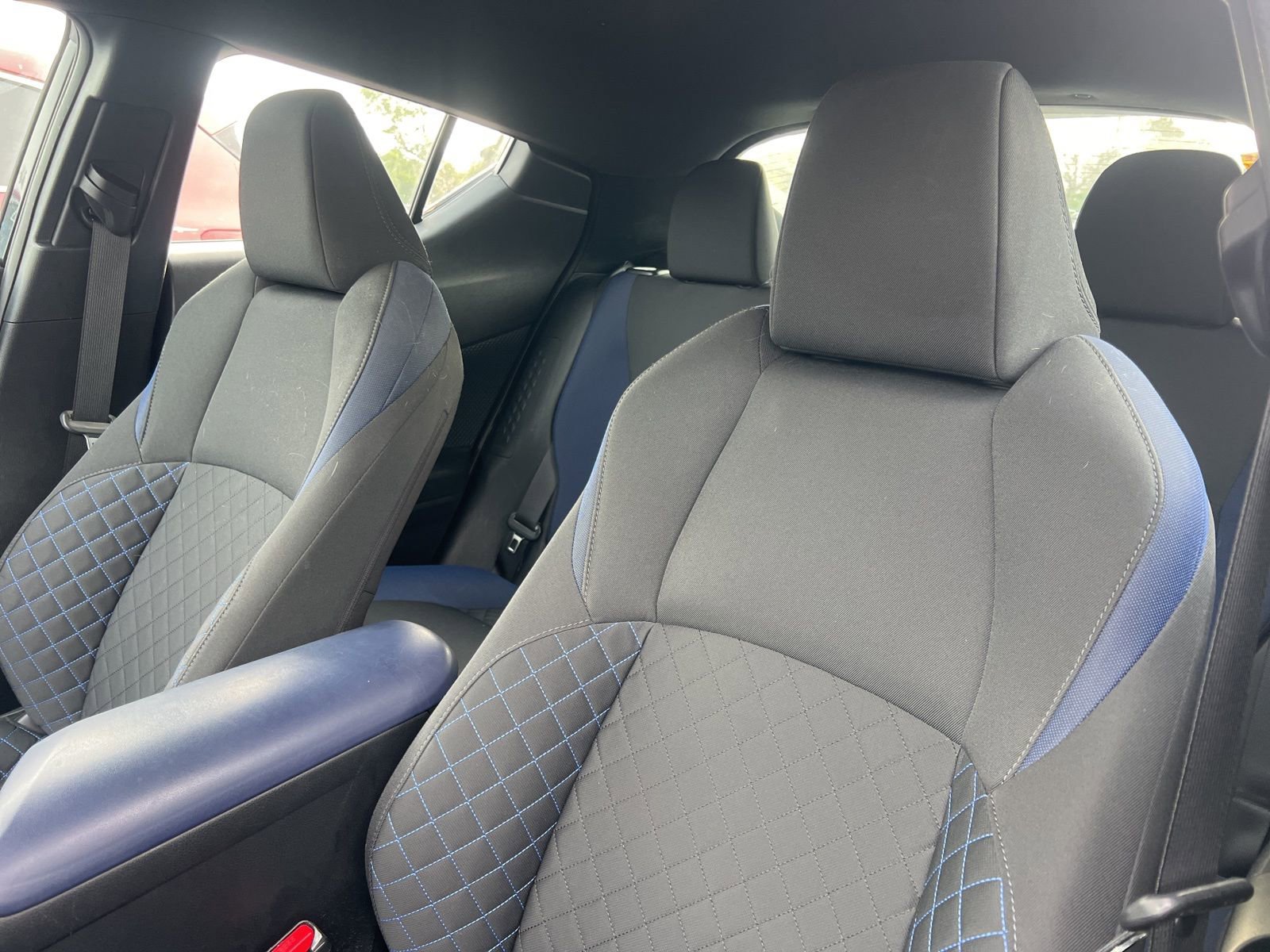 Used 2021 Toyota C-HR XLE image 5