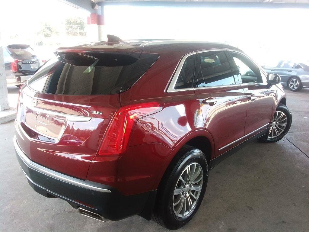 Used 2017 Cadillac XT5 Luxury w/ Driver Awareness Package FWD image 5