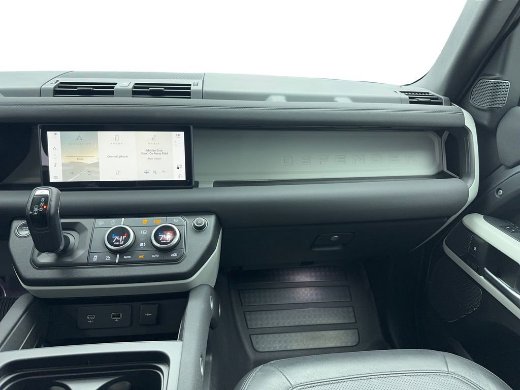 Used 2023 Land Rover Defender 110 SE image 23