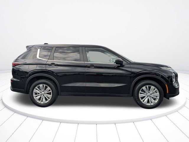 New 2026 Mitsubishi Outlander ES FWD image 2