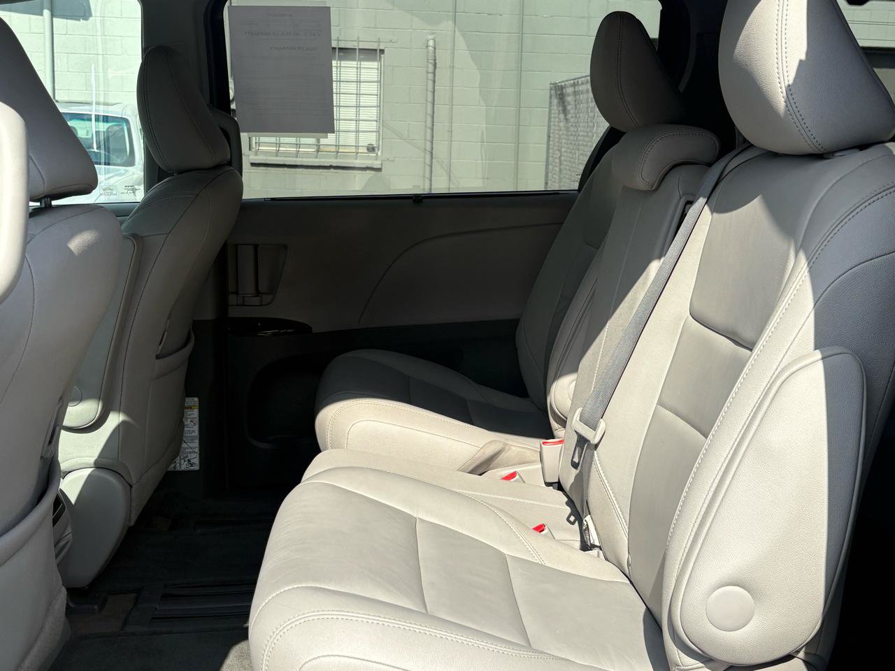 Used 2015 Toyota Sienna XLE w/ XLE Navigation Package FWD image 32
