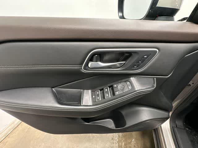 Used 2021 Nissan Rogue SL w/ Premium Package AWD/4WD image 19