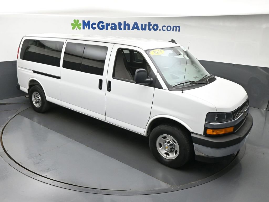 Used 2025 Chevrolet Express 3500 LT w/ LT Preferred Equipment Group RWD image 3