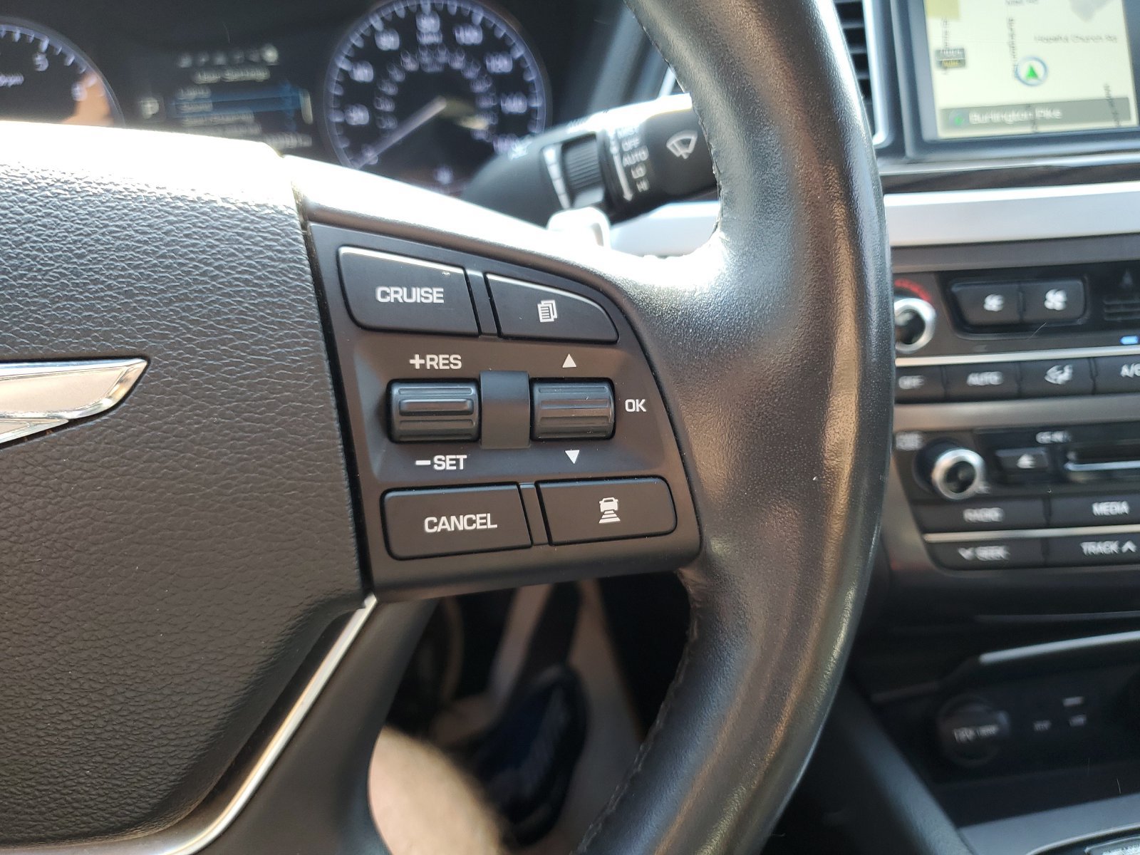 Used 2017 Genesis G80 3.8 AWD/4WD image 23