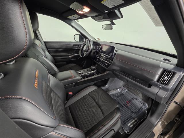 Used 2025 Nissan Pathfinder Rock Creek image 16