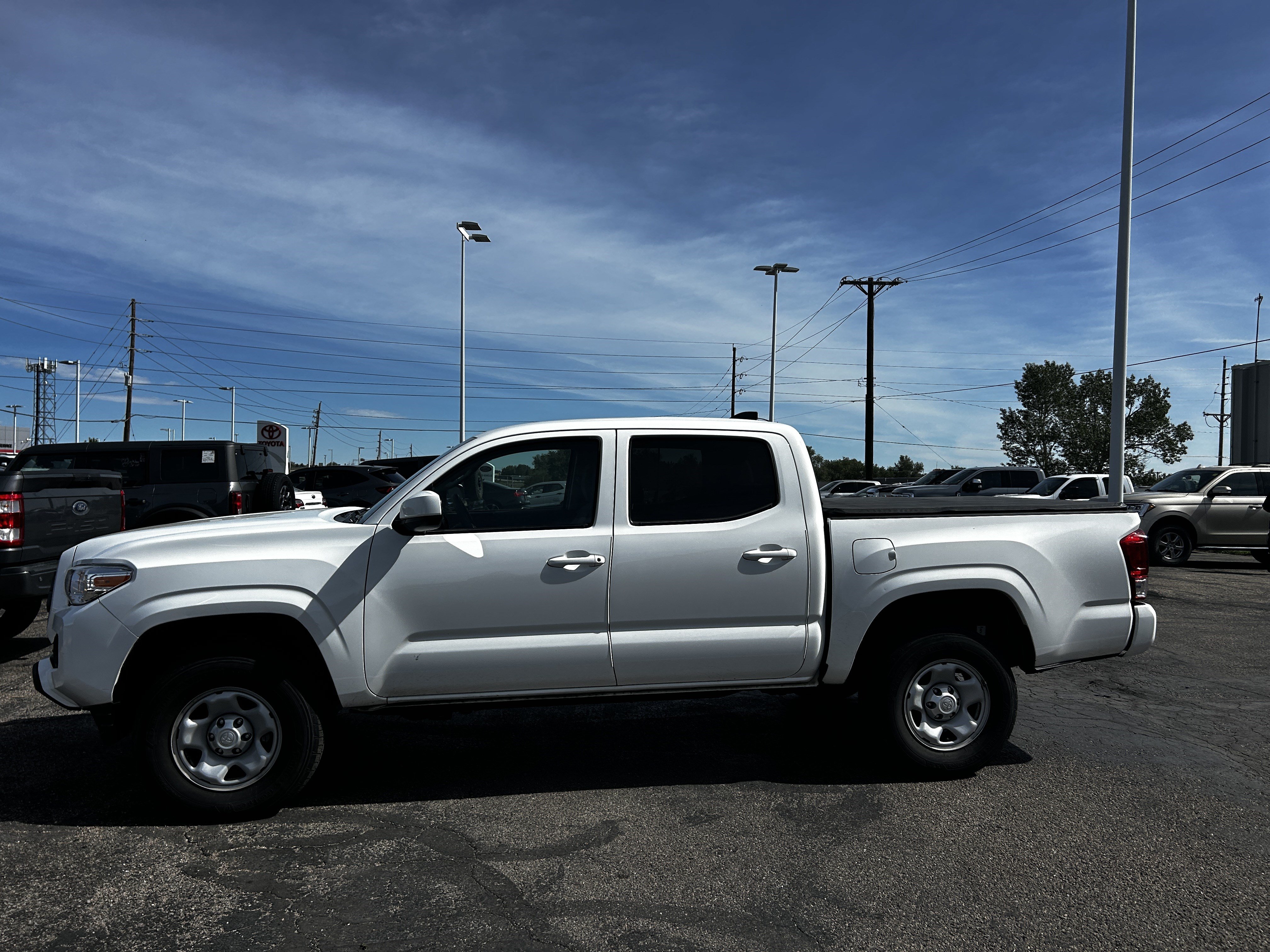 Certified 2022 Toyota Tacoma SR AWD/4WD image 2