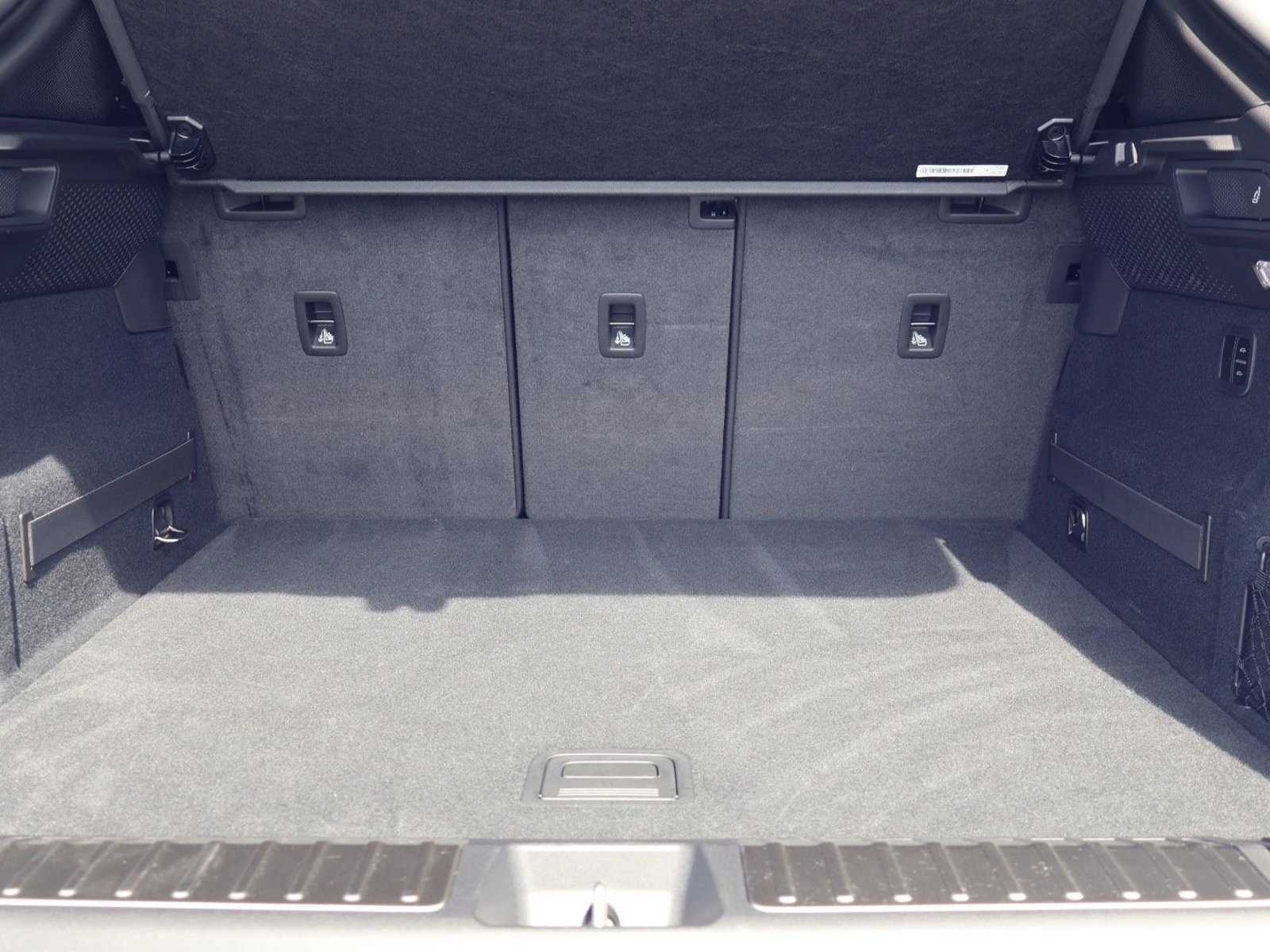 Certified 2025 Porsche Macan 4 Electric image 21