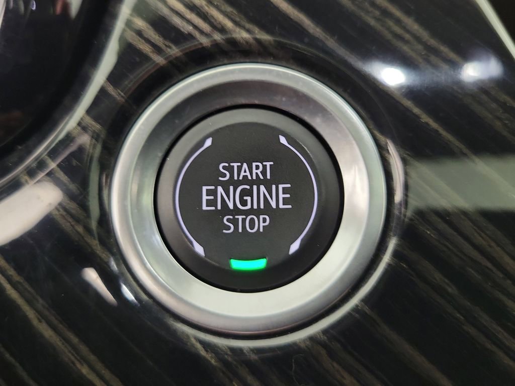 Certified 2025 Cadillac XT6 Premium Luxury FWD image 30