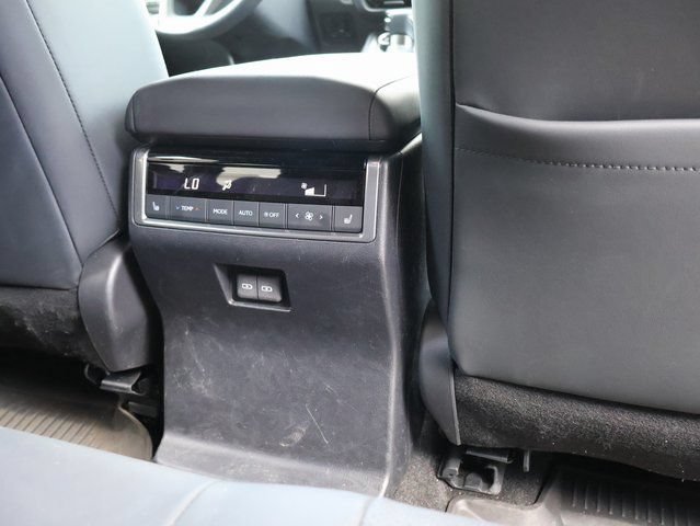 Used 2024 Lexus GX 550 w/ Accessory Package (2T) AWD/4WD image 16