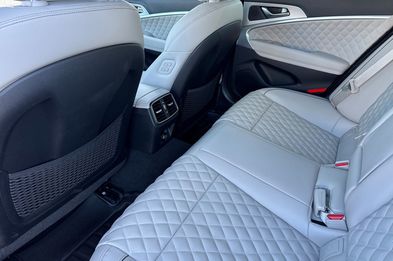 Used 2022 Genesis G70 3.3T image 13