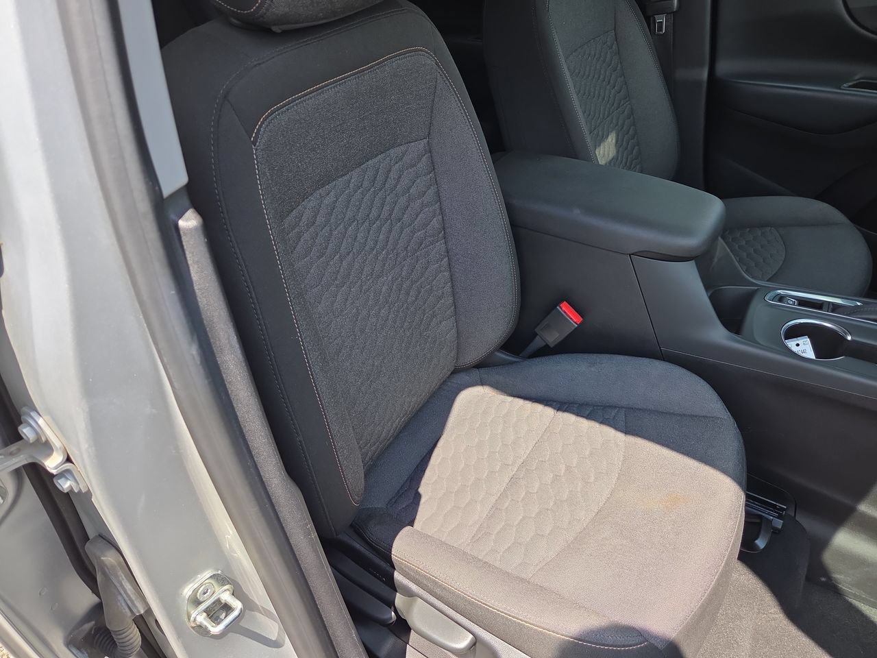 Used 2018 Chevrolet Equinox LT FWD image 18
