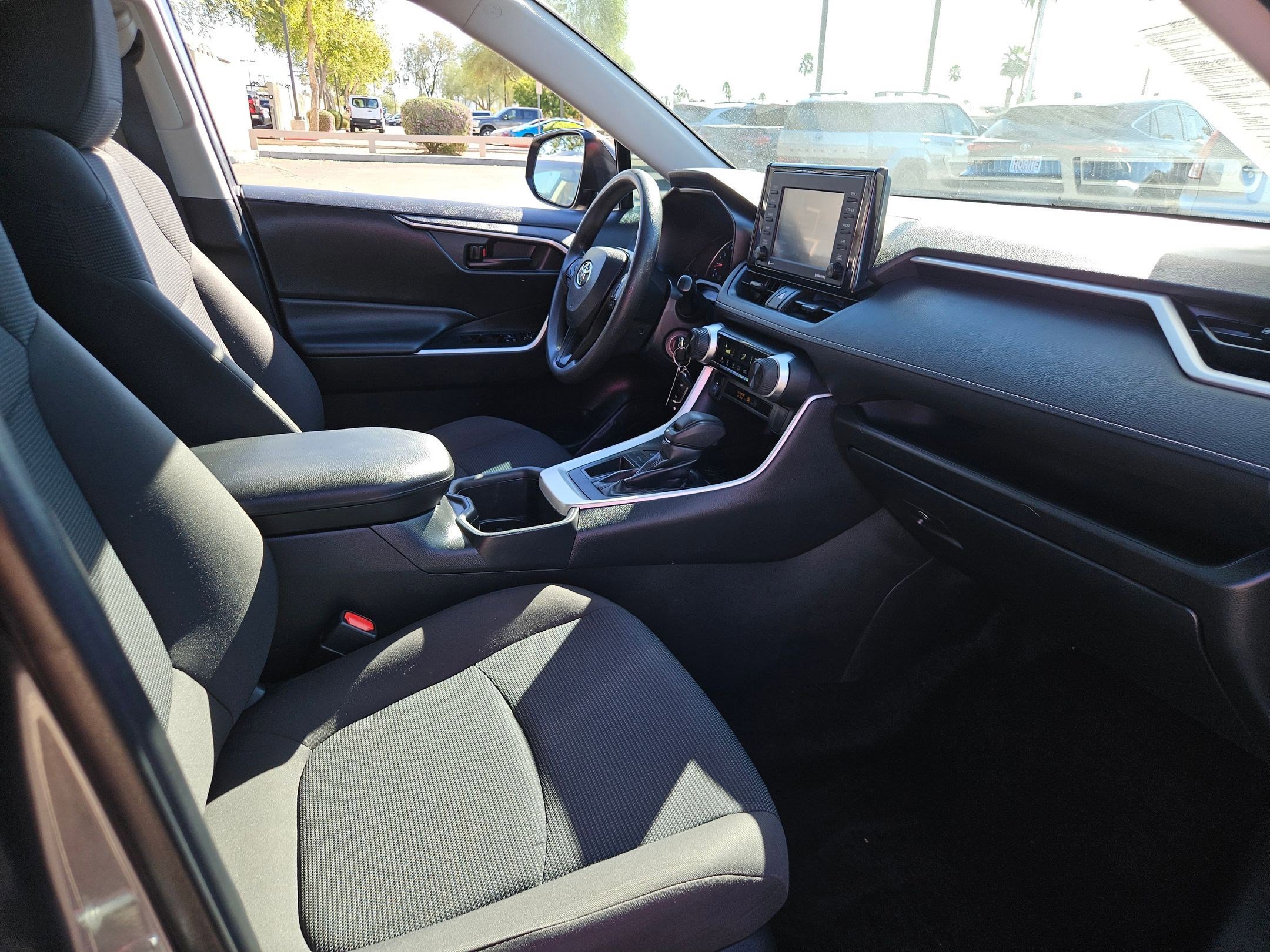 Used 2022 Toyota RAV4 LE w/ Carpet Mat Package (TMS) image 25