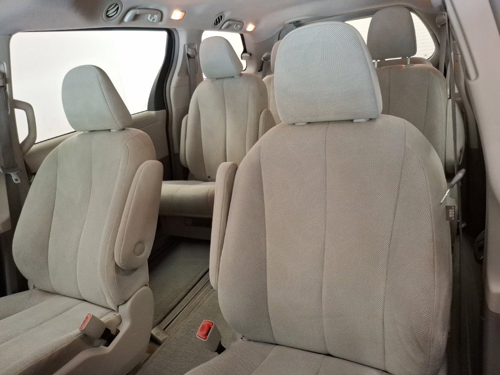 Used 2013 Toyota Sienna L FWD image 18