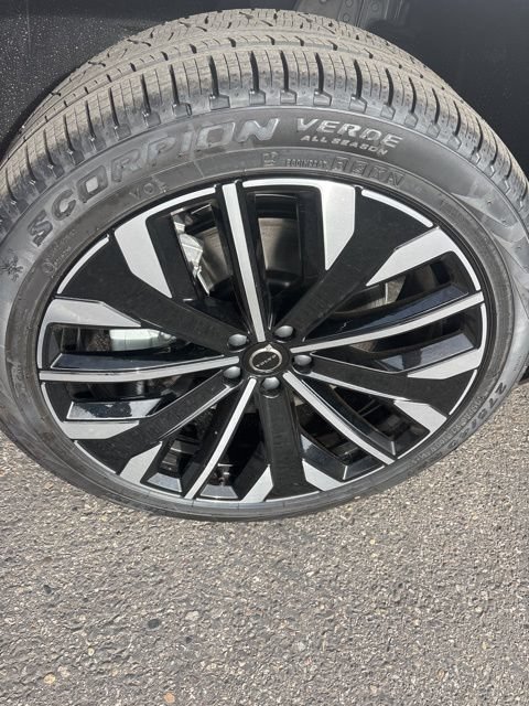 New 2026 Volvo XC90 T8 Plus w/ Protection Package Premier AWD/4WD image 9