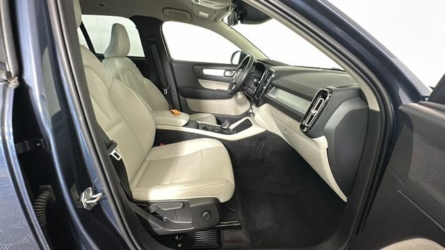 Used 2021 Volvo XC40 T4 Momentum FWD image 30