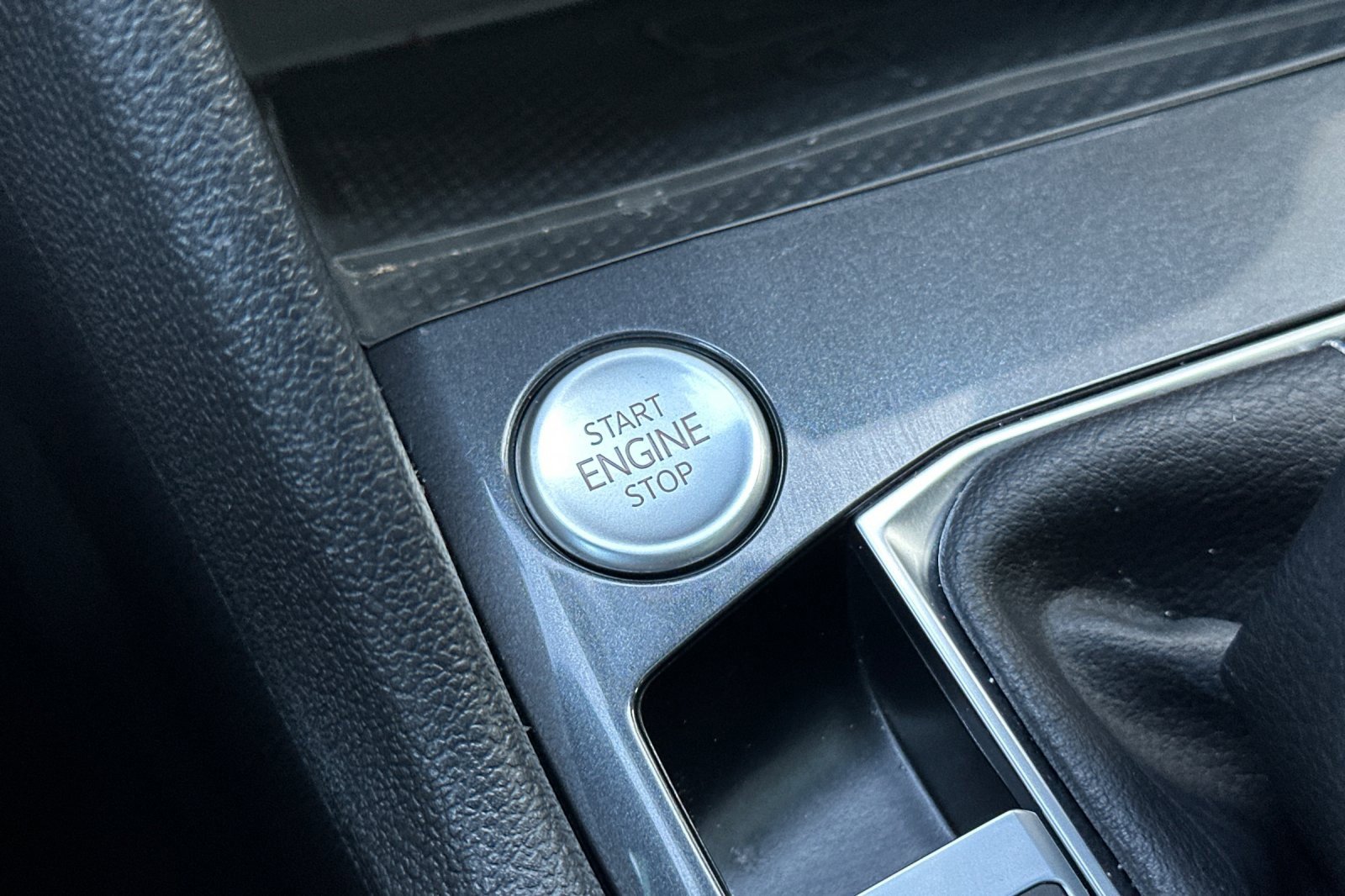 Certified 2024 Volkswagen Tiguan SE R-Line image 23