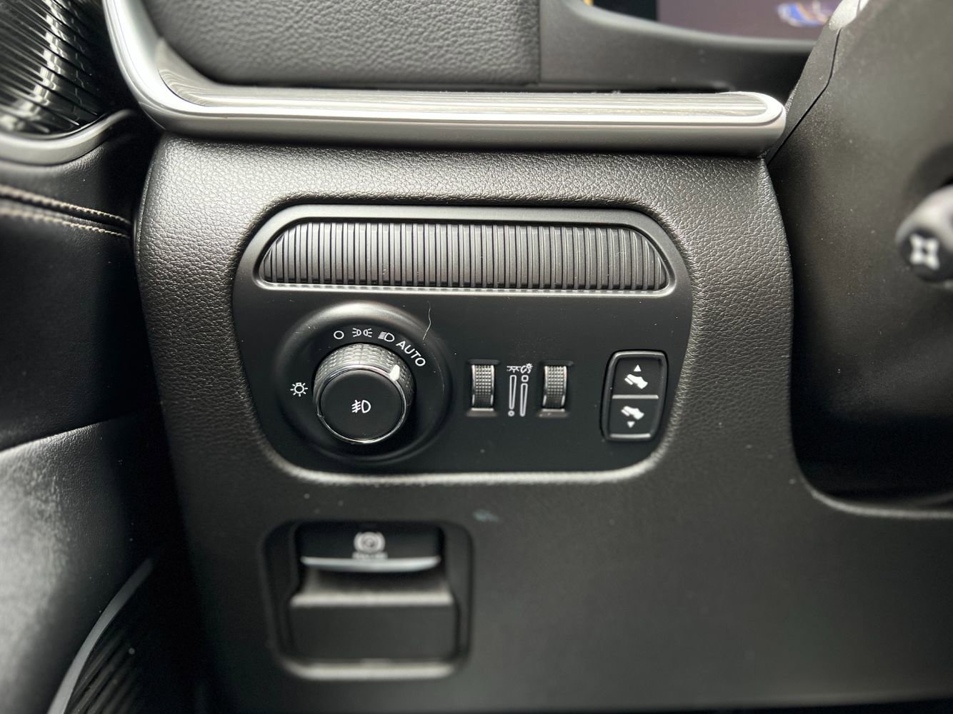 Used 2023 Jeep Wagoneer L Series II image 15