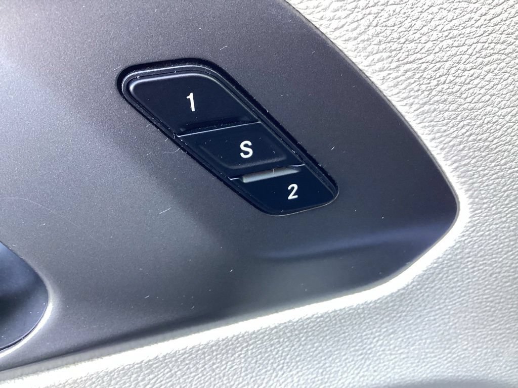 Used 2024 Chrysler Pacifica Touring-L FWD image 25