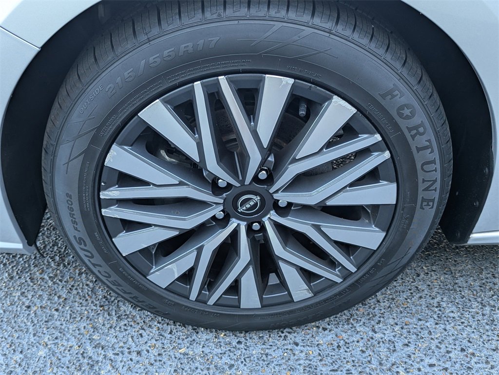 Used 2024 Nissan Altima 2.5 SV image 29