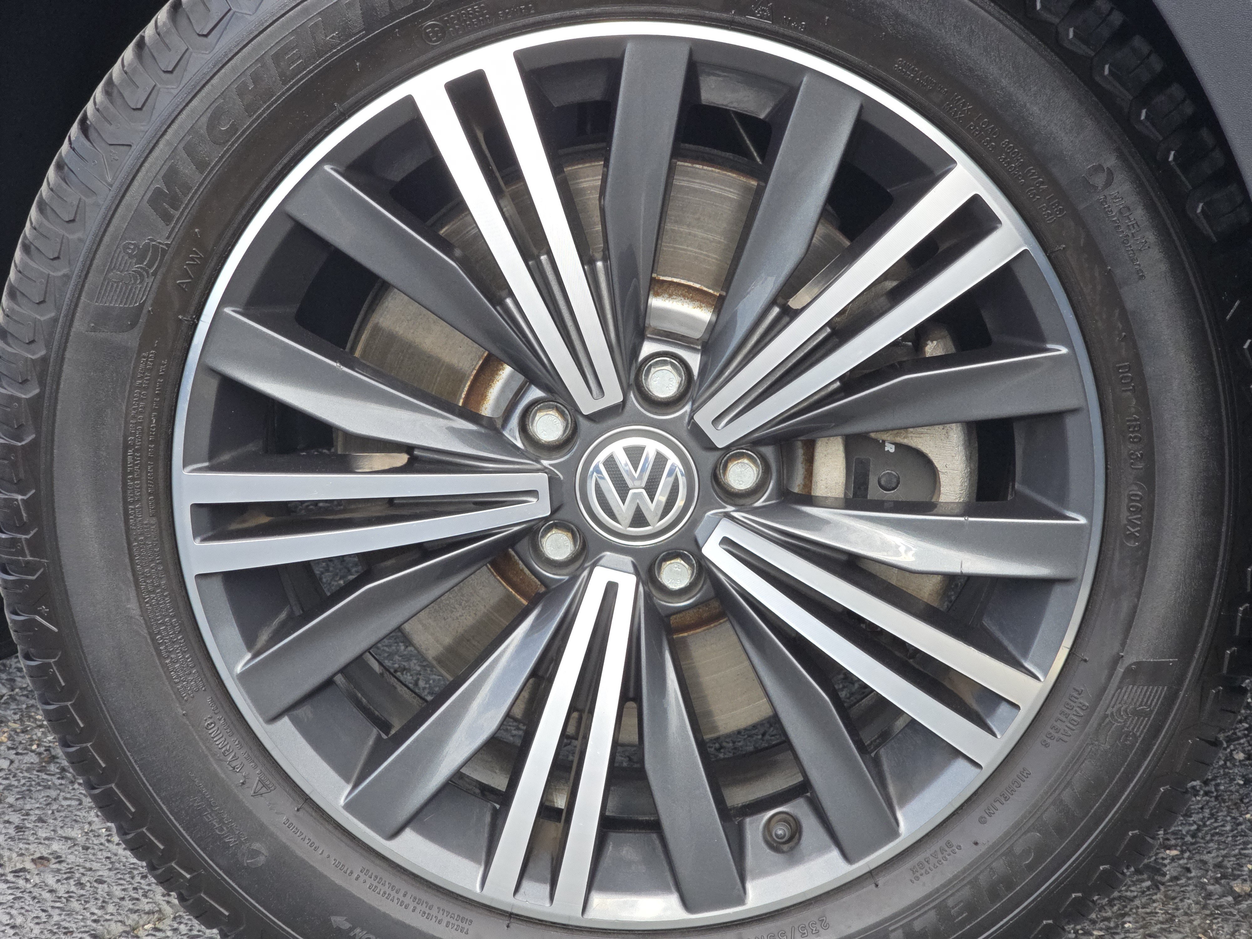 Used 2019 Volkswagen Tiguan SEL AWD/4WD image 16