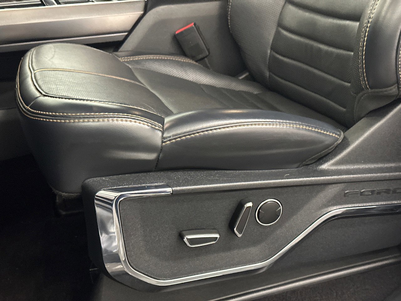 Used 2023 Ford F150 Platinum image 16