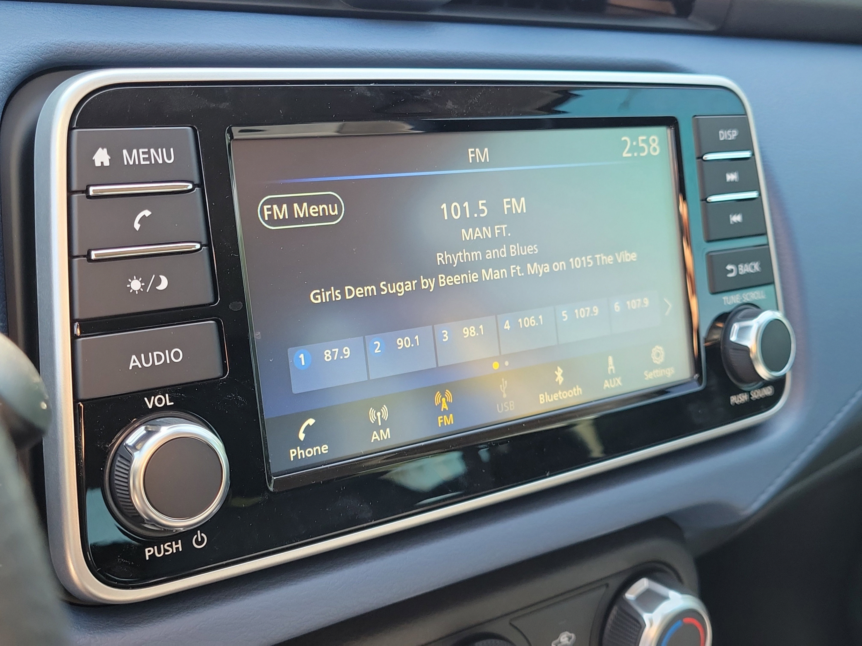New 2025 Nissan Versa SV w/ Trunk Package FWD image 23