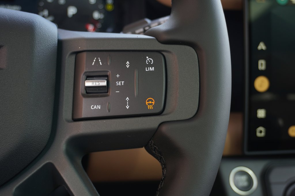 New 2026 Land Rover Defender 110 X-Dynamic SE AWD/4WD image 16