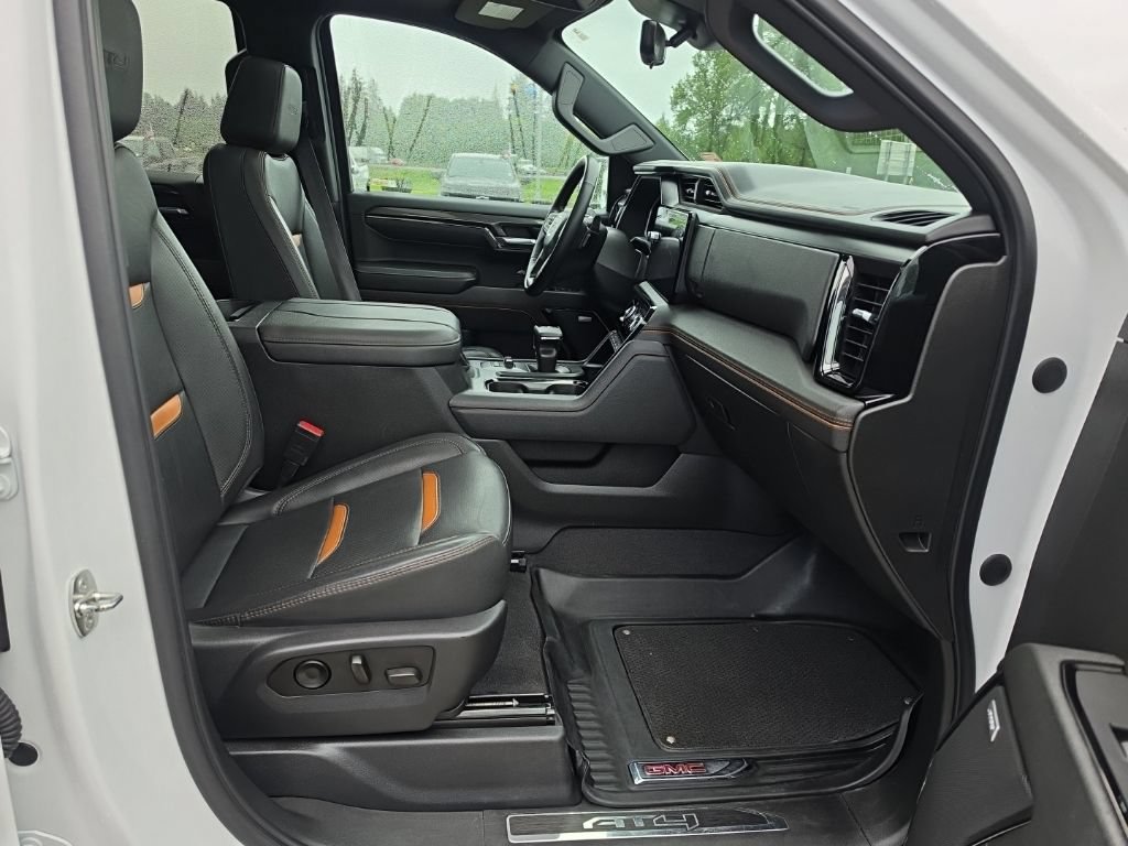 Used 2023 GMC Sierra 1500 AT4 w/ Technology Package AWD/4WD image 33
