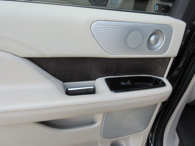 Used 2021 Lincoln Navigator Reserve w/ Luxury Package AWD/4WD image 18
