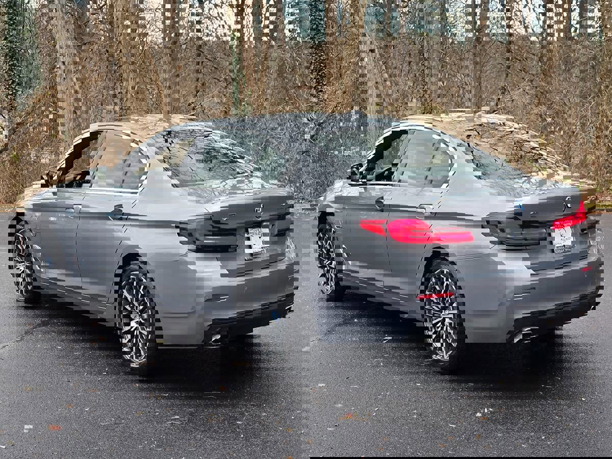 Used 2023 BMW 530e xDrive w/ Premium Package image 4