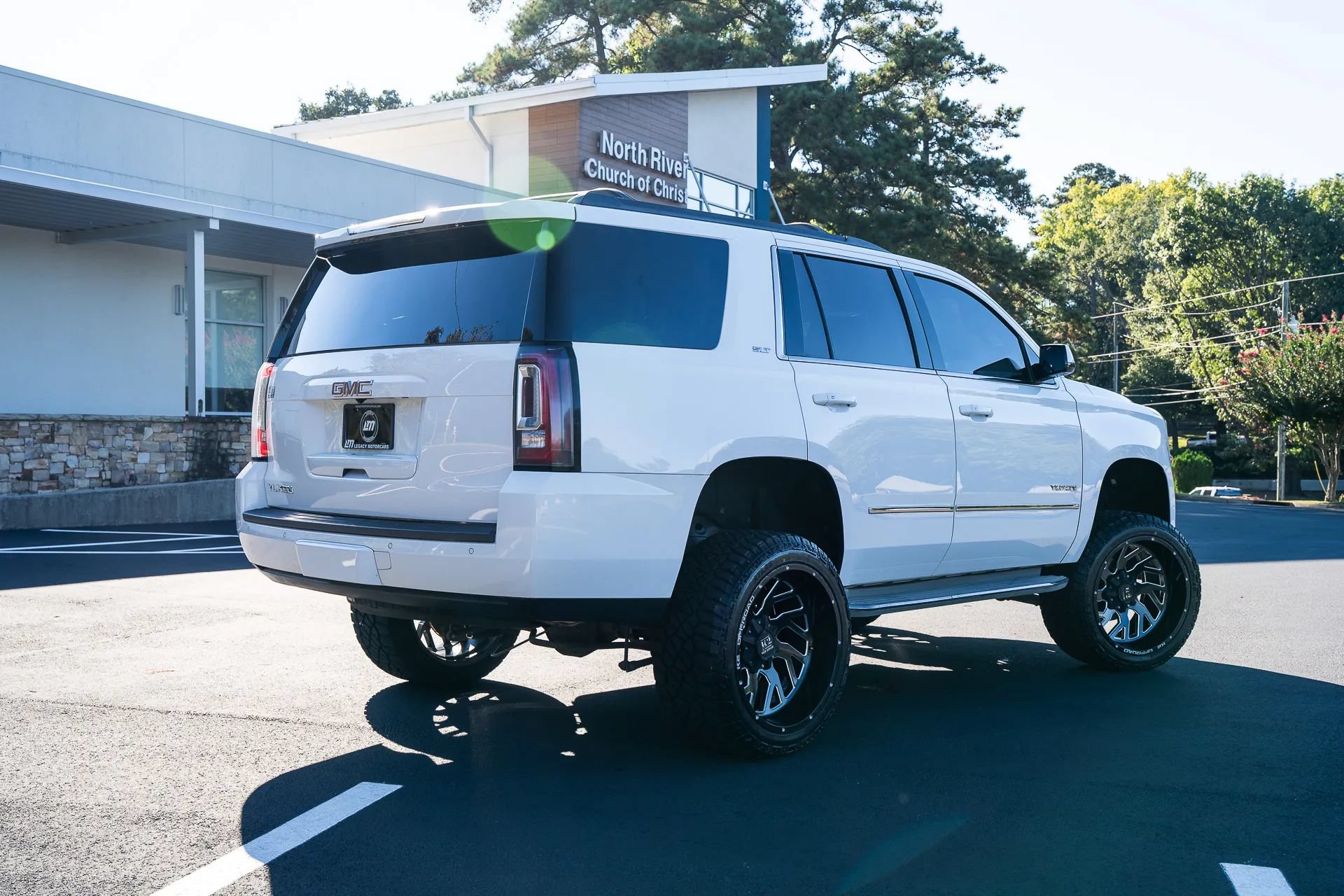 Used 2015 GMC Yukon SLT RWD image 2