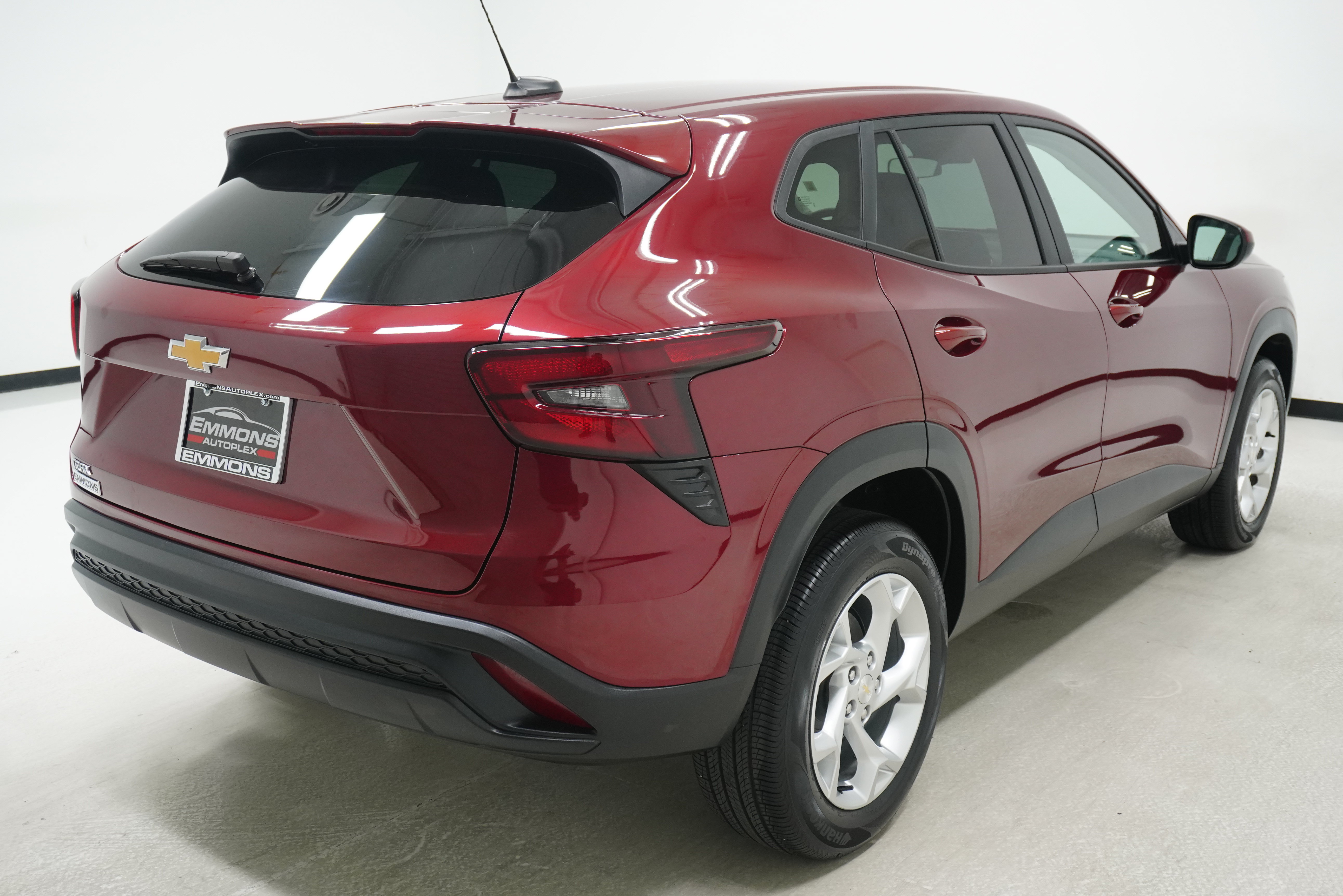 Used 2024 Chevrolet Trax LS w/ LS Convenience Package FWD image 4