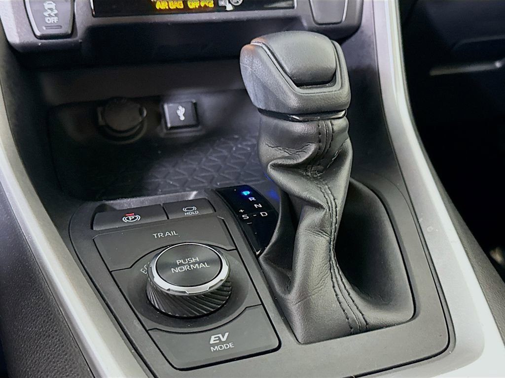 Certified 2021 Toyota RAV4 XLE w/ Convenience Package image 10