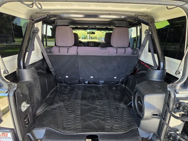Used 2014 Jeep Wrangler Unlimited Sahara AWD/4WD image 14