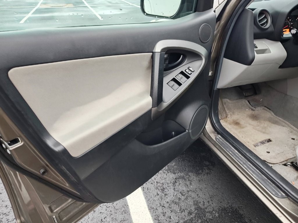 Used 2010 Toyota RAV4 4WD image 7