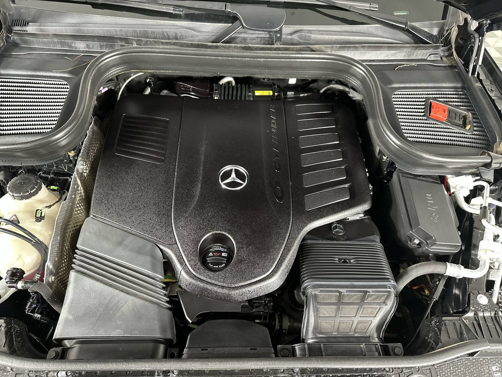 Used 2024 Mercedes-Benz GLS 450 4MATIC image 28