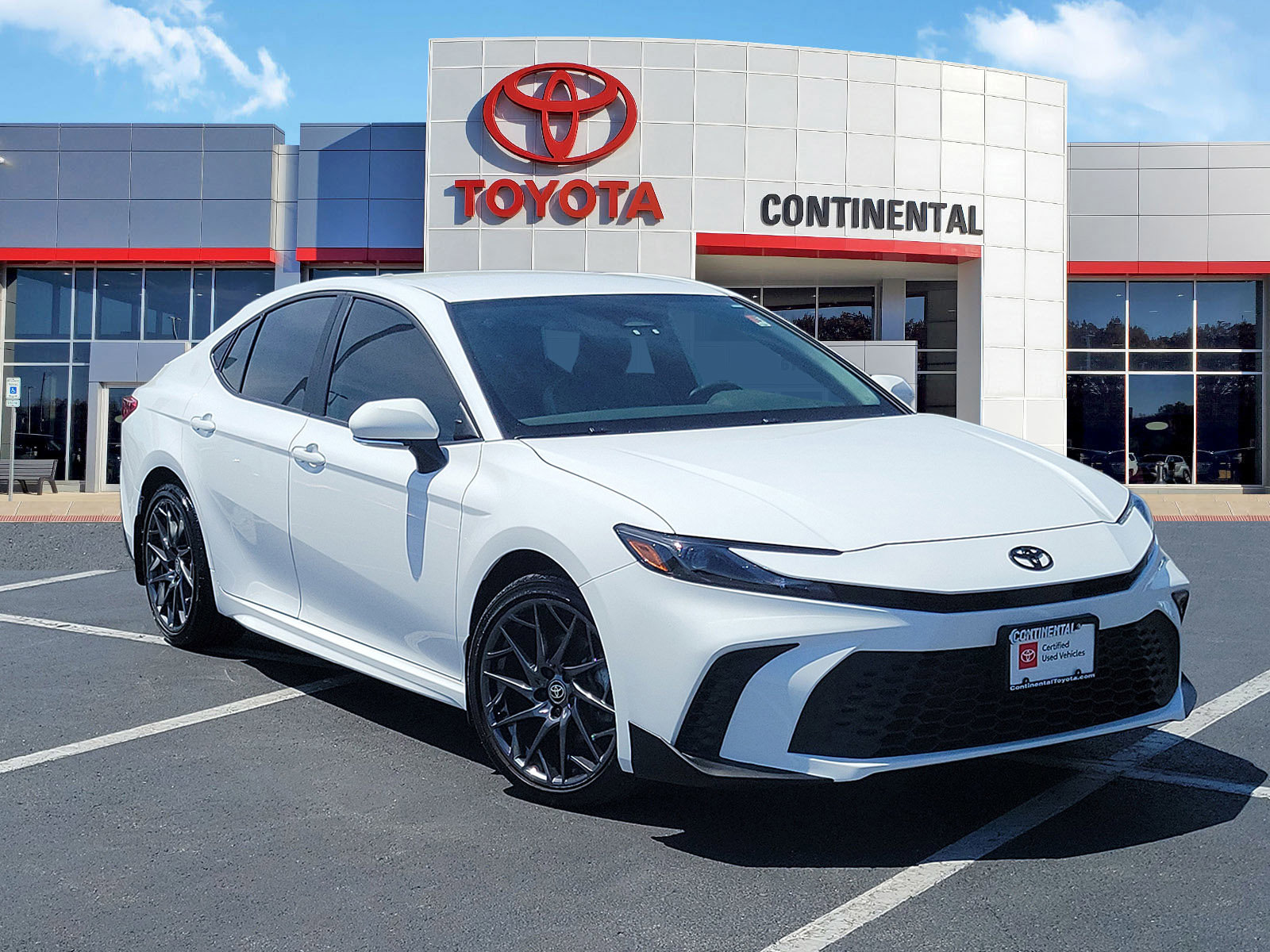 Certified 2025 Toyota Camry SE w/ Convenience Package AWD/4WD image 2